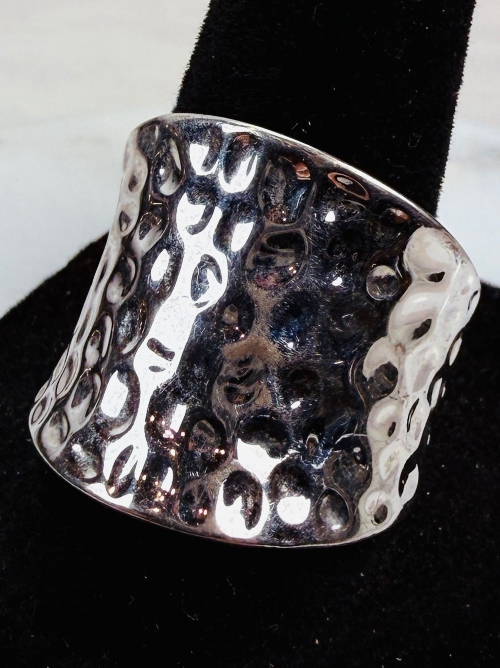 Simple Wide Silvertone Hammered Band sz 8 Ring